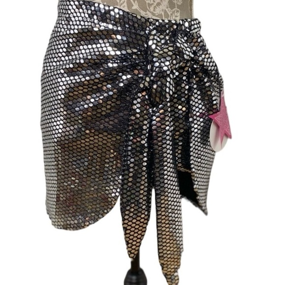 NWT. Milk & Honey Glitzy’ Black Shimmering Mini Skirt. Sz M